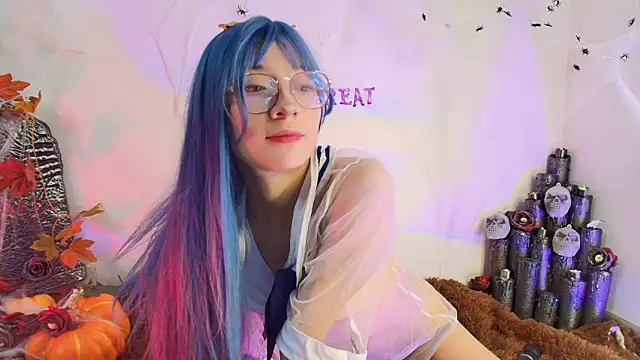 Cloe Leee online show from October 19, 5:20 am