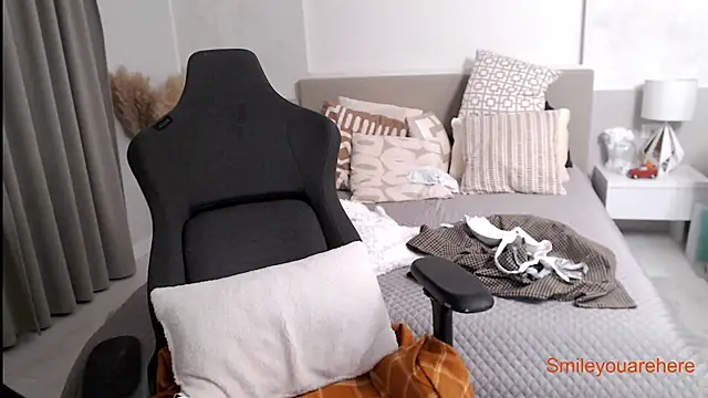 Smileyouarehere online show from October 12, 3:53 am