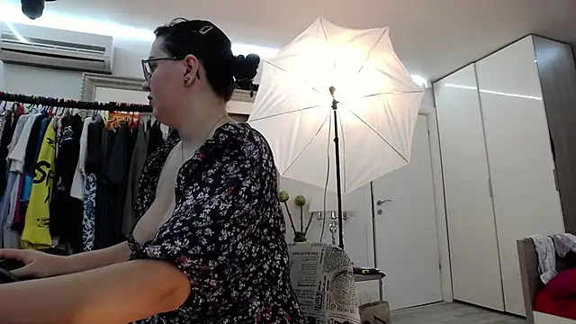 ILoveToFeelU online show from September 19, 1:37 am