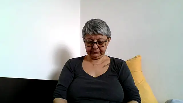 roseblak42 online show from March 15, 9:11 am