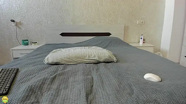 me   ow online show from February 20, 6:26 am