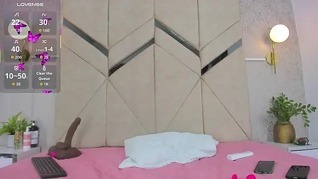 LiaVelez online show from April 17, 1:57 pm