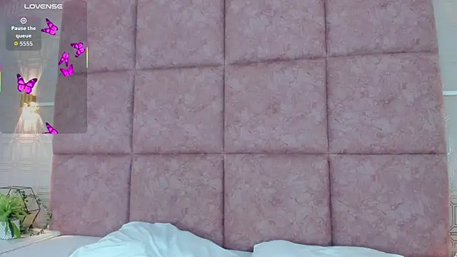 LiaVelez online show from March 31, 1:55 pm