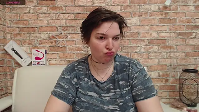 Amelia Kiss  online show from March 5, 1:01 am