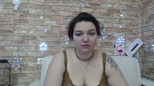 Amelia Kiss  online show from January 16, 1:01 am