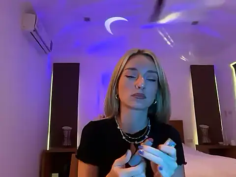 SirenaBelle online show from October 15, 9:34 am