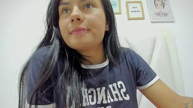 atilanadiaz7 online show from February 26, 7:13 pm