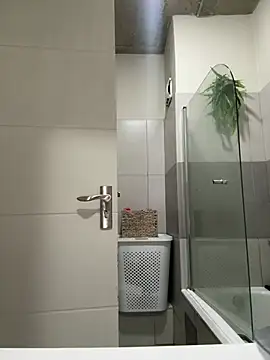 slimcateee online show from February 8, 10:30 am