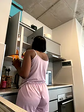 slimcateee online show from November 10, 9:48 am