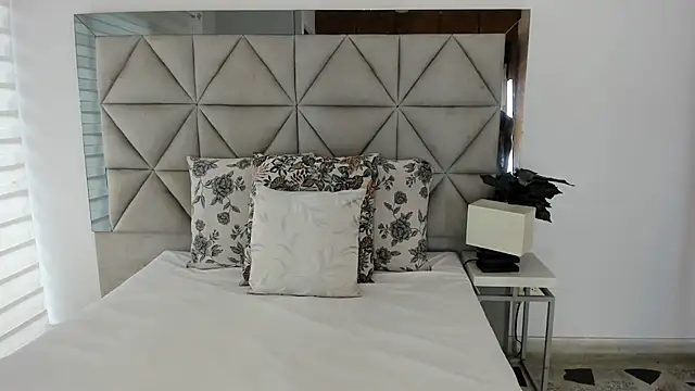 nina pons online show from September 19, 9:47 pm