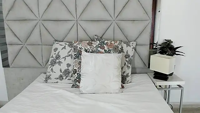 nina pons online show from September 29, 11:21 pm