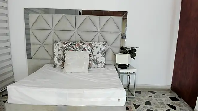 nina pons online show from September 8, 11:15 pm