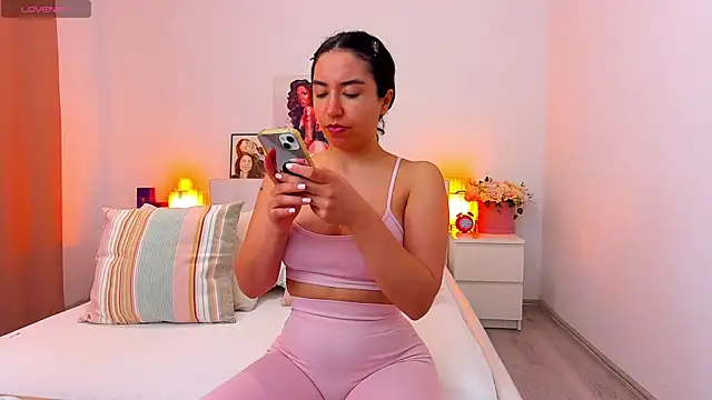 SarraPeach online show from July 10, 7:31 am