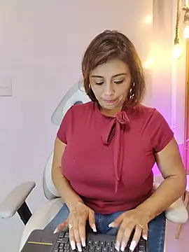 MrsFoucher online show from July 8, 7:32 am