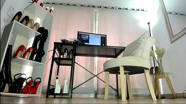 solsmithxx online show from October 7, 7:29 pm