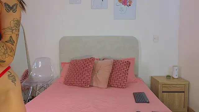 KristennBlue online show from January 18, 12:45 pm