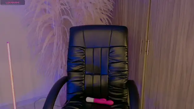 LindseyMoss online show from March 4, 12:50 am