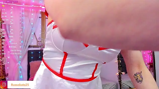 laura olssen online show from October 3, 12:43 pm