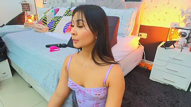 JulietaReyess online show from October 4, 2:11 pm