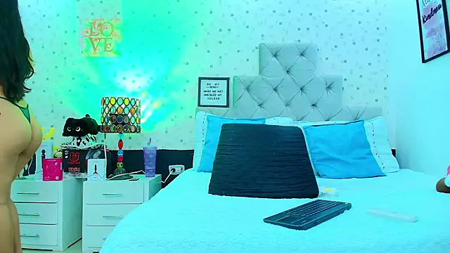 JulietaReyess online show from February 4, 12:08 pm