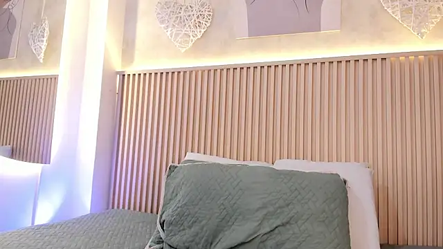 daiana curly online show from February 7, 8:24 pm