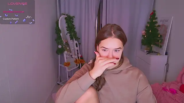 LovelyJessie online show from December 18, 1:49 pm