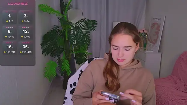 LovelyJessie online show from June 24, 1:54 pm