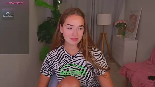 LovelyJessie online show from June 25, 1:57 pm
