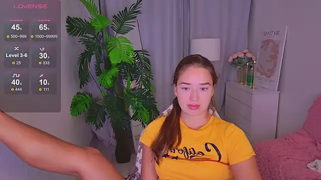 LovelyJessie online show from July 20, 1:35 pm