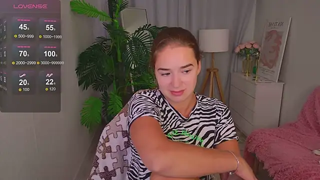 LovelyJessie online show from June 23, 1:53 pm