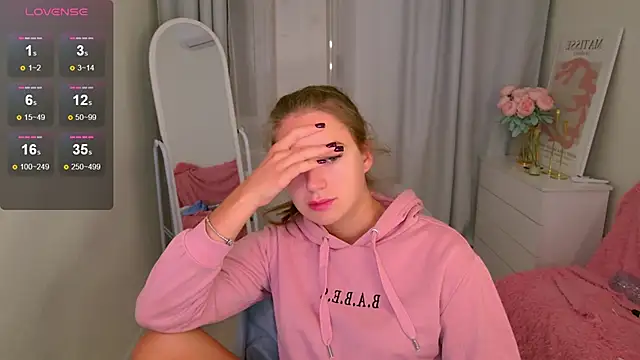 LovelyJessie online show from October 4, 1:50 pm