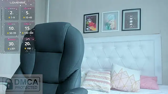 emma  smith1 online show from April 6, 12:17 pm