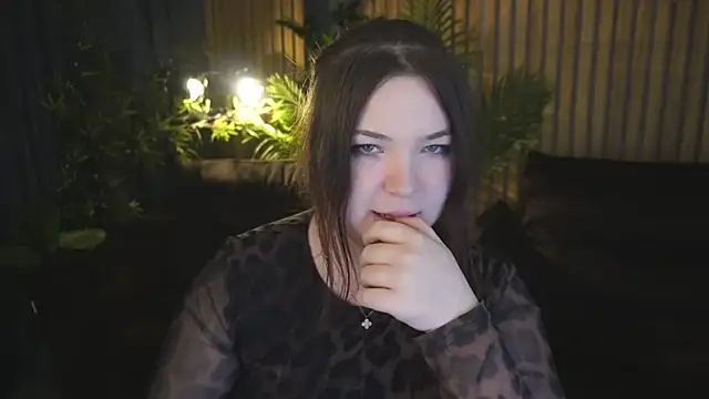 RosieMoons online show from November 22, 8:22 pm