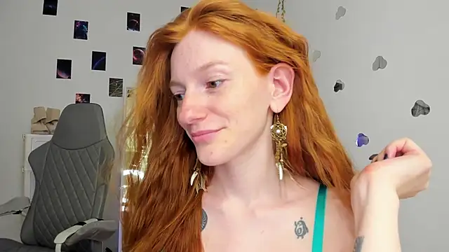 Aliceginger99 online show from May 6, 1:26 pm