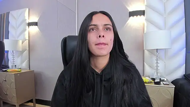 ChloeHarper  online show from December 15, 11:37 am