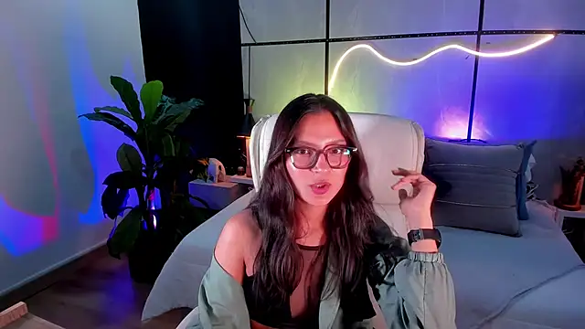 Gia Mazzon online show from November 28, 6:55 pm