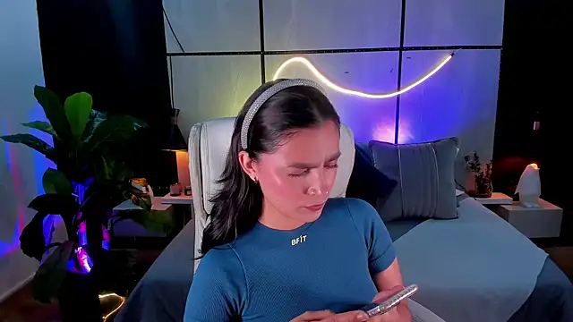 Gia Mazzon online show from October 9, 4:11 pm