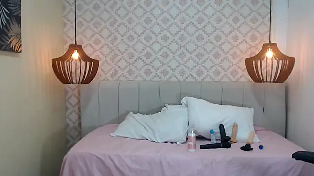 Naomi Tylers online show from September 25, 12:21 am