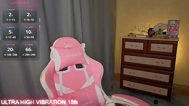 cutie mili online show from April 10, 10:10 am