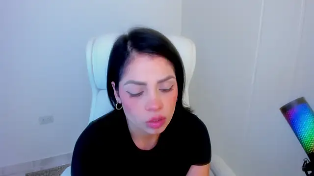 dominique21  online show from April 27, 6:10 am