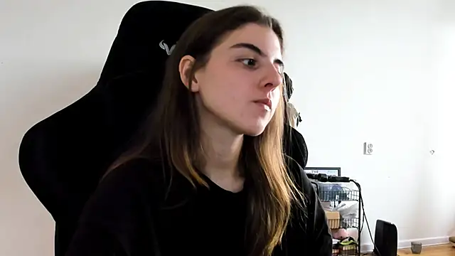 emmamurrr online show from September 13, 9:50 am