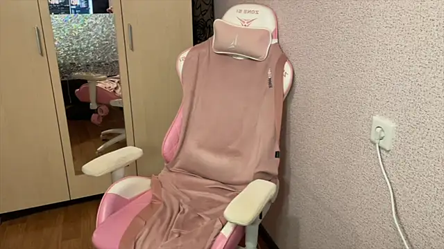 Katrin  kiss online show from March 6, 6:25 pm