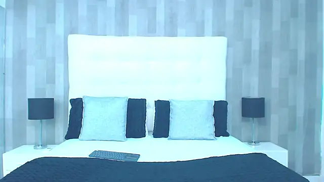 LeahMillerr online show from December 13, 7:53 pm