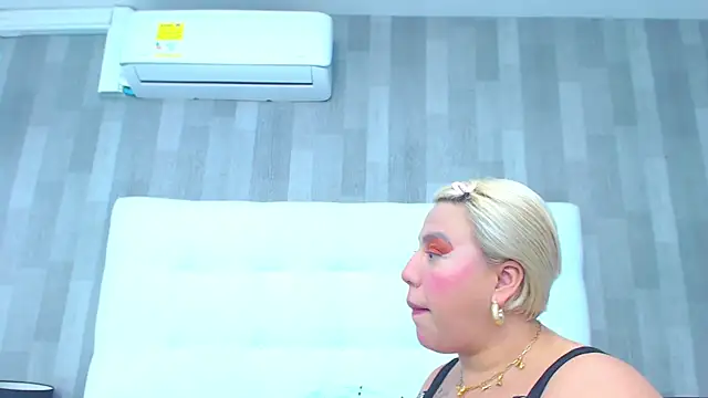 LeahMillerr online show from March 18, 2:11 pm