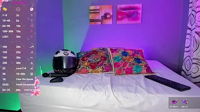 EmmaSmith06 online show from October 3, 6:13 pm