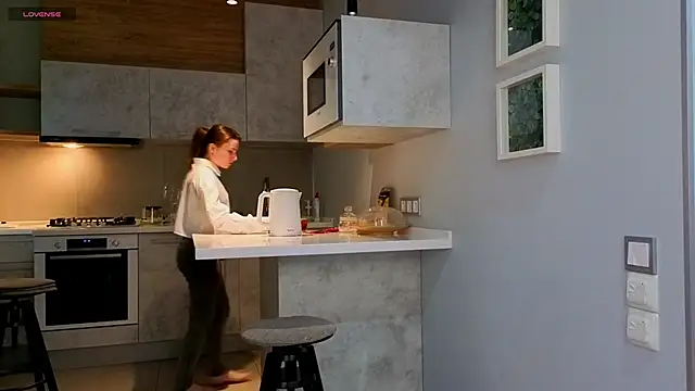DonnaBurkee online show from June 4, 4:17 am