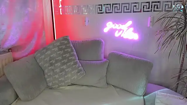 CocoSkyy online show from March 28, 2:05 pm