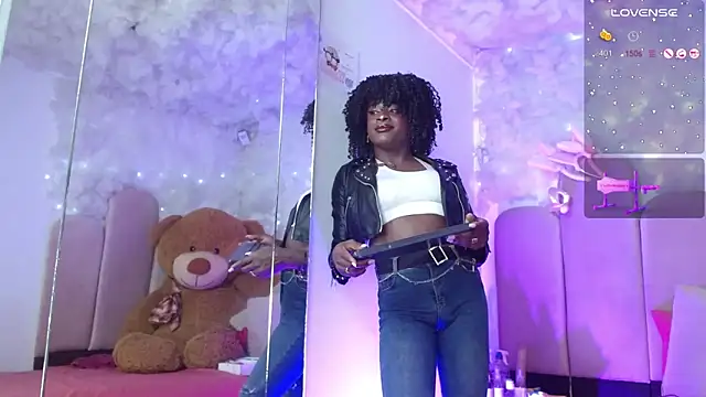 puca ebony online show from November 7, 8:03 pm