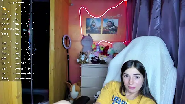 Fiery Brunette  online show from July 24, 3:37 am