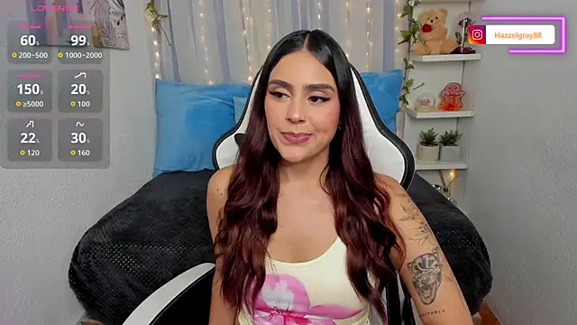 HazzelGray online show from November 12, 4:05 pm